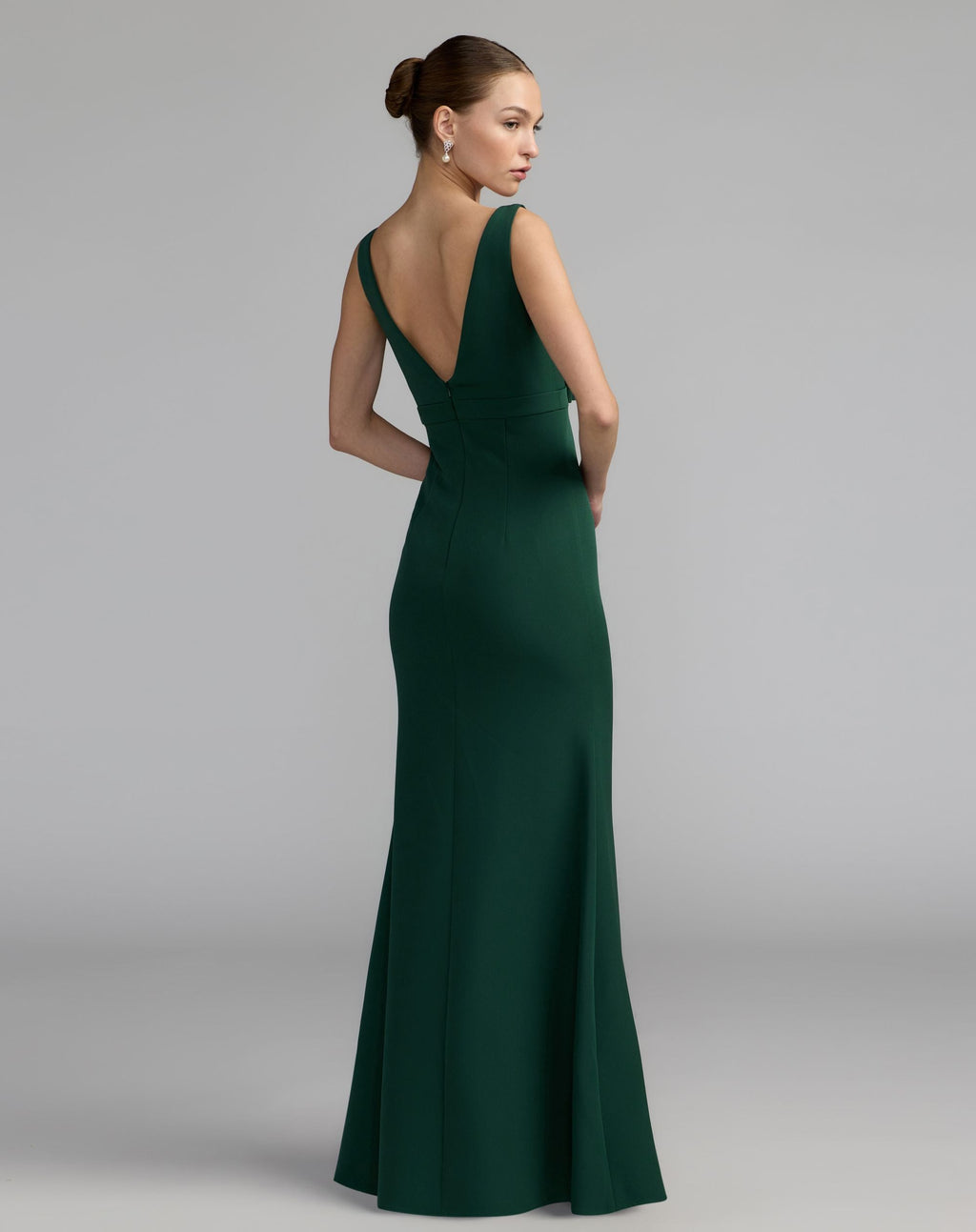 Emerald Green Crepe Sleeveless V Neck Mermaid Gown With Bow - Contemporary Collection